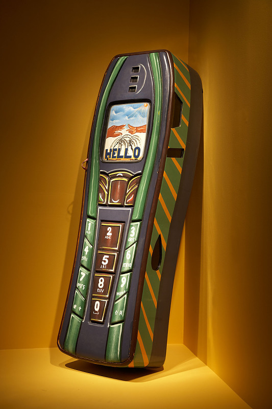 Abebu adekai (coffin in the form of a Nokia cell phone), 2007